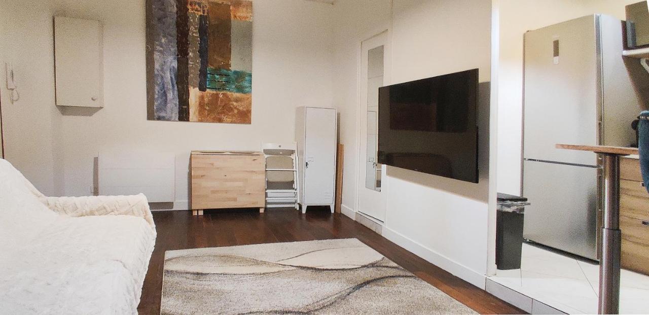 Appartamento Luxueux Studio Au Centre De 17 Eme Parigi